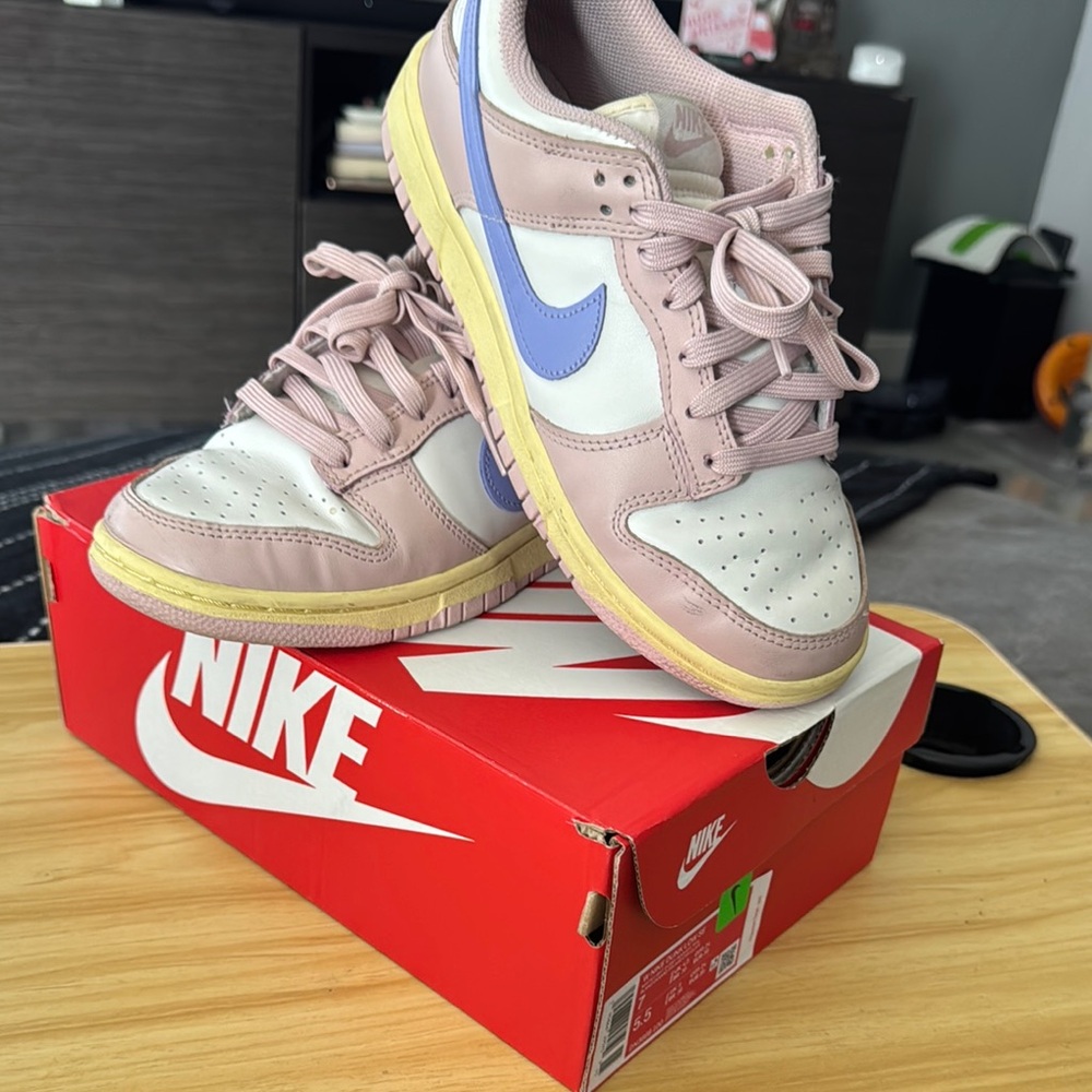 Nike Sneakers in Pastel Pink and Blue
